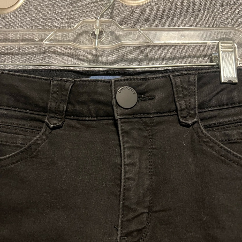 Democracy Women's Black Skinny Jeans - Picture 4 of 6